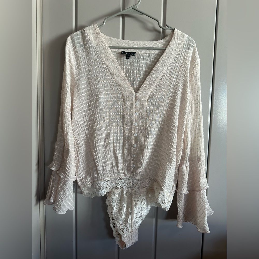 NWOT Miou Muse sheer Women's Cream Lace Trim Blouse Bell Sleeve Small buttons